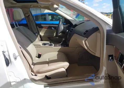 2009 Mercedes-Benz C 300 Luxury 4Matic/Sport 4Matic z USA, uszkodzony, nr VIN WDDGF81X39F234169